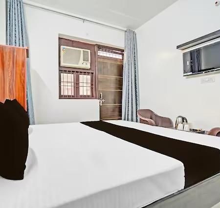 Rooftop Castle Hotel Noida Exterior photo